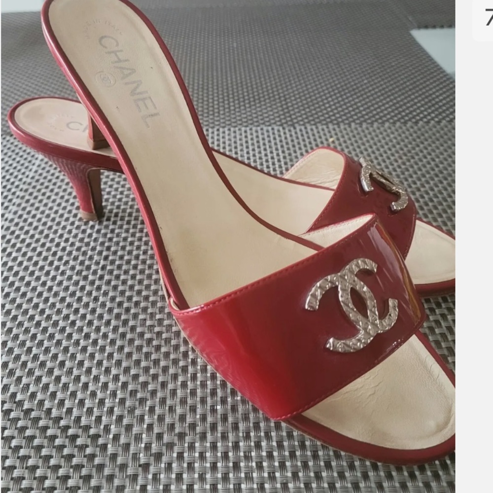 Auth. Chanel CC logo red patent leather sandals heel slide mules size 40. - Picture 6 of 6